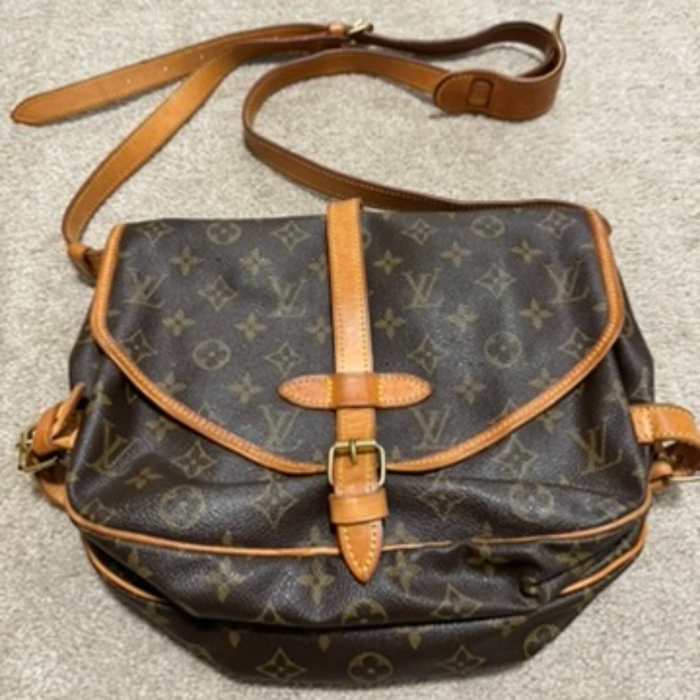 Louis Vuitton Monogram Saumur 30 Messenger Bag